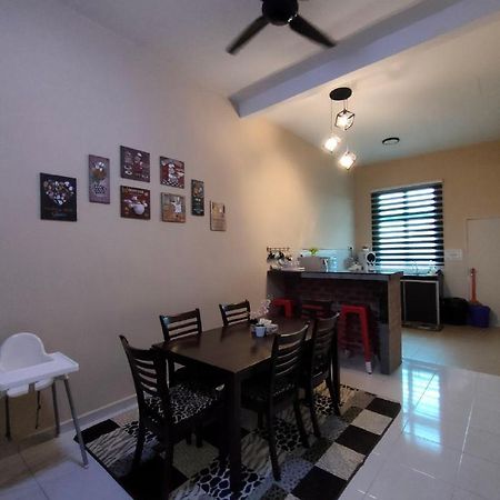 D'Q Putra Homestay Melaka מראה חיצוני תמונה