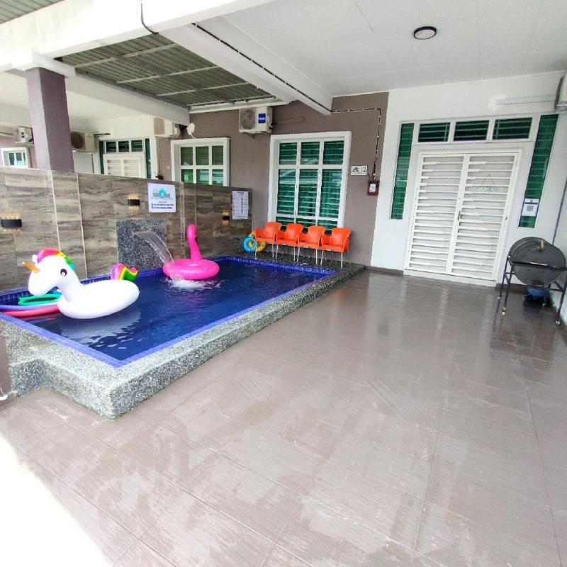 D'Q Putra Homestay Melaka מראה חיצוני תמונה