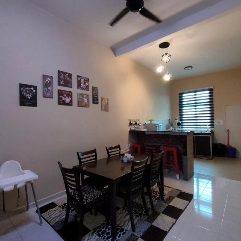 D'Q Putra Homestay Melaka מראה חיצוני תמונה